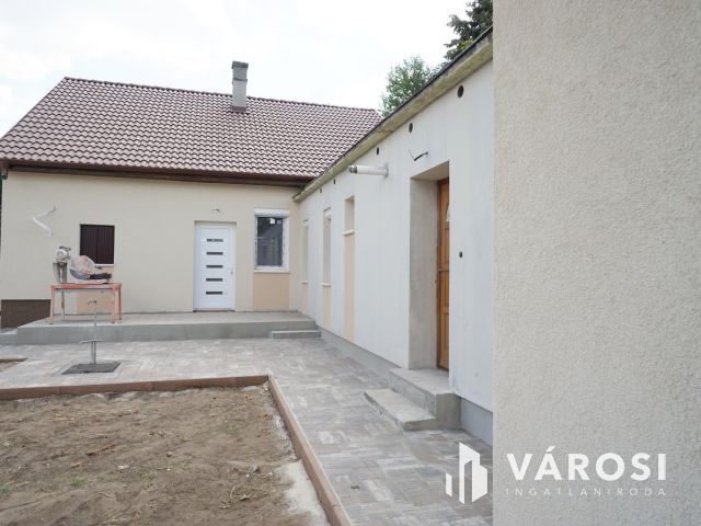 Rövid távon költözhető felújított családi ház eladó