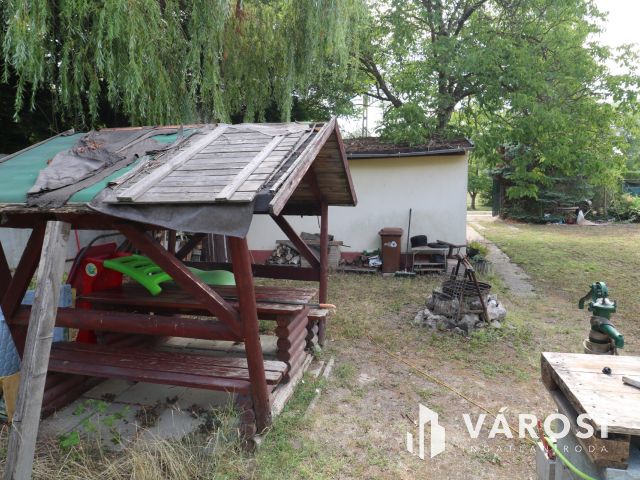 Eladó egy teljesen körbekerített Zártkert, Győr-Rabkertben