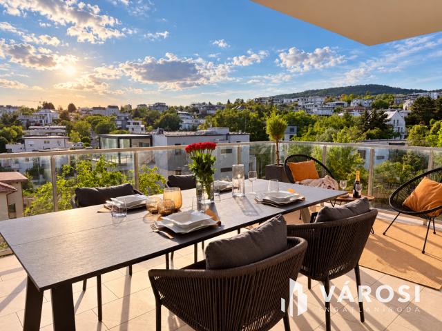 Penthouse lakás Madárhegyen!