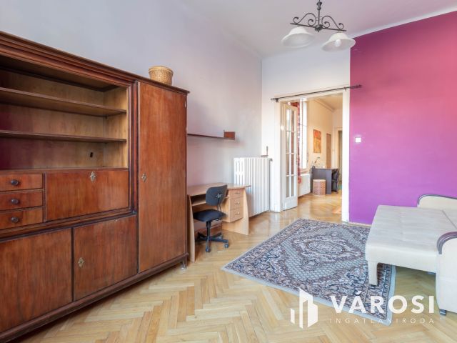 72 m2-es lakás, pár lépés a Duna, a Fővám tér, a Corvinus