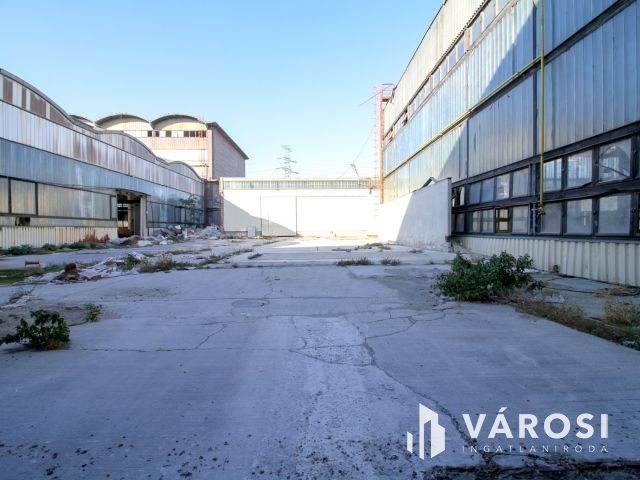 Eladó ipari csarnok Csepelen
